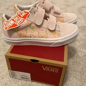 New never worn girls Vans Old Skool V in pink butterflies